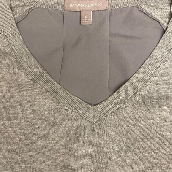 BANANA REPUBLIC Blouse Womens Small Hab Back Vneck Lightweight Gray Wool - Picture 7 of 8